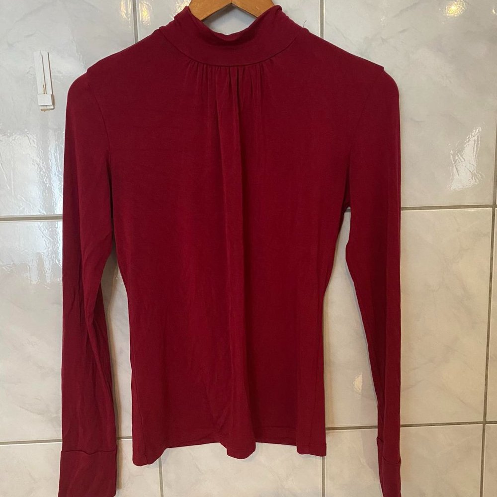 Amour Vert 🌿 Sustainable Red Mock Neck Top XS